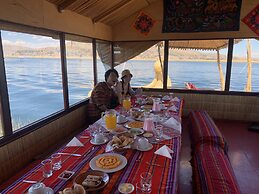 Uros Titicaca Lodge