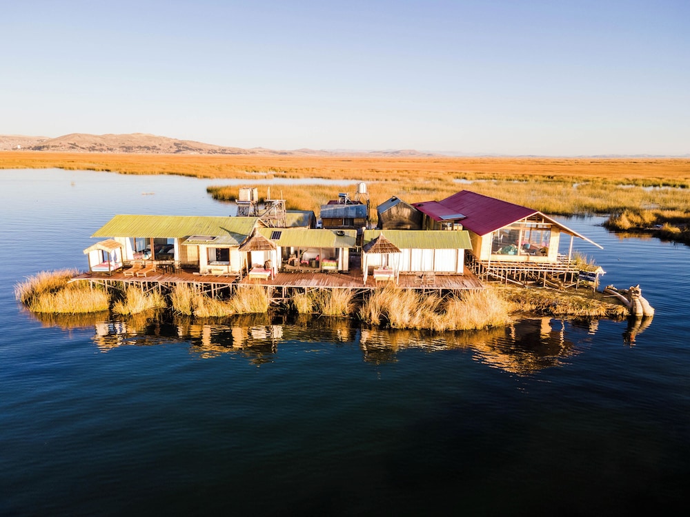 Uros Titicaca Lodge