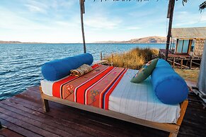 Uros Titicaca Lodge