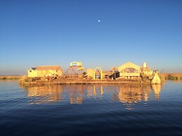 Uros Titicaca Lodge
