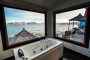Uros Titicaca Lodge