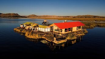 Uros Titicaca Lodge
