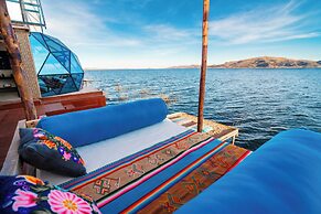 Uros Titicaca Lodge