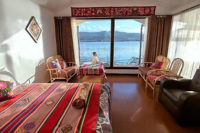 Uros Titicaca Lodge