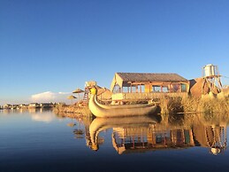 Uros Titicaca Lodge