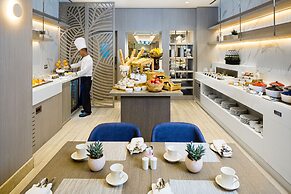 Beach Rotana All Suites