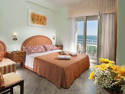 Mayflower Beach Hotel