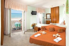 Mayflower Beach Hotel