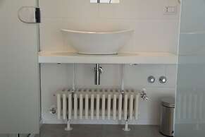 LAMIA Room Rentals