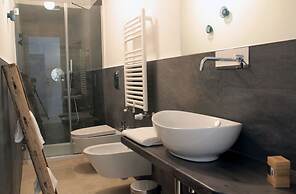 LAMIA Room Rentals
