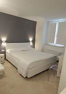 LAMIA Room Rentals