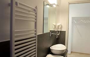 LAMIA Room Rentals
