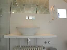 LAMIA Room Rentals