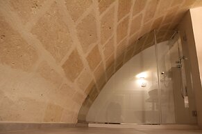 LAMIA Room Rentals