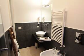 LAMIA Room Rentals