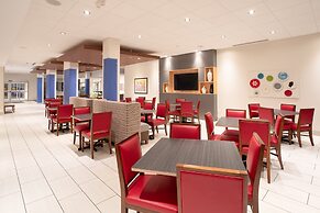 Holiday Inn Express & Suites Sterling by IHG