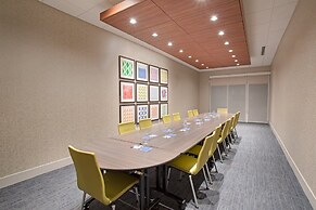 Holiday Inn Express & Suites Sterling by IHG