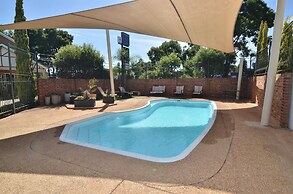 The Crossing Motel
