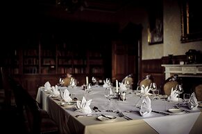 Rossington Hall