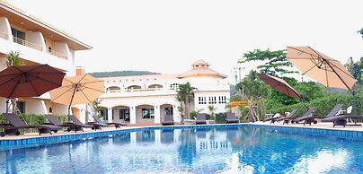 Villa Blanca Hotel & Restaurant