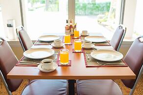 Villa Blanca Hotel & Restaurant