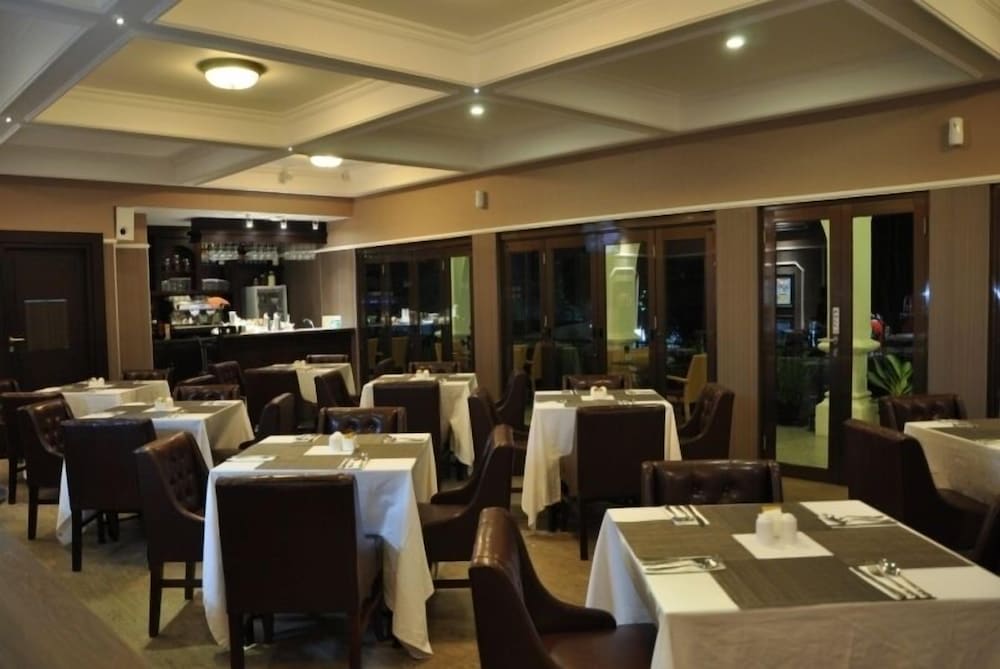 Casa de Wanea Hotel & Resto