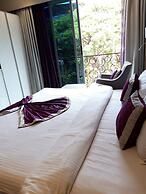 The Flora Grand