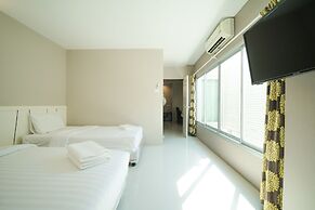 Hotel B