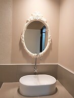 Hotel B