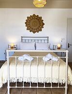 Agnadi Syros Beachfront Studios & Rooms