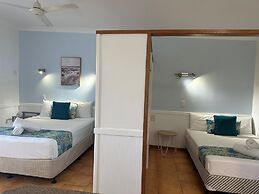 Cardwell Beachfront Motel