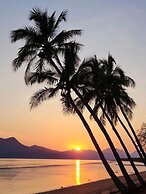 Cardwell Beachfront Motel