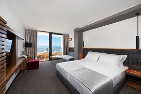 Hotel Ani