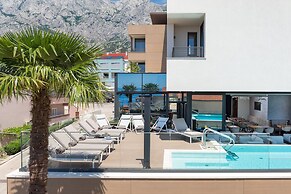 Hotel Ani