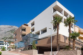 Hotel Ani