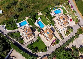Il Tesori Dassia Villas