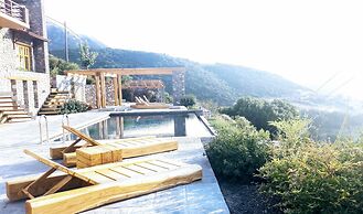 Azanias Chalet
