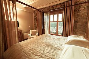 Azanias Chalet