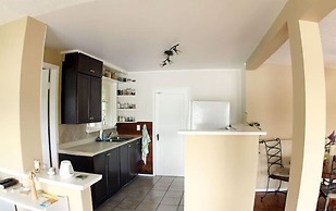 Leigh Lani Guest House