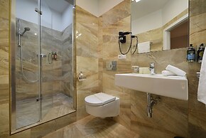 Old Town Residence by Little King