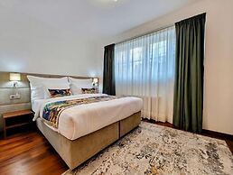 Old Town Residence by Little King