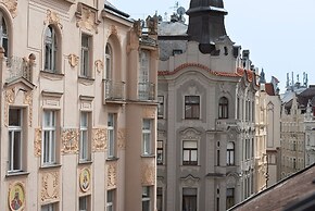 Old Town Residence by Little King