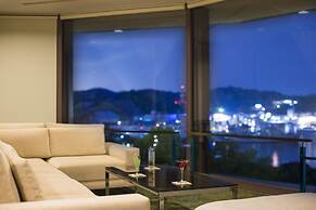 Toba Seaside Hotel