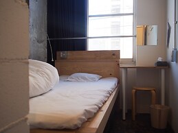 NEW WORLD INN - Hostel