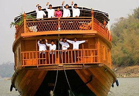 Amara River Cruise