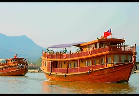 Amara River Cruise