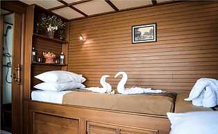 Amara River Cruise