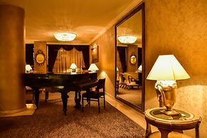 Gur Kent Hotel