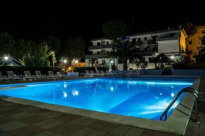 Pineto Resort