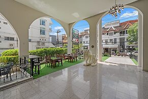 Town In Town Garden Resort